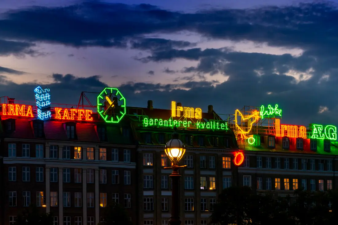 Neonskilte på tage
